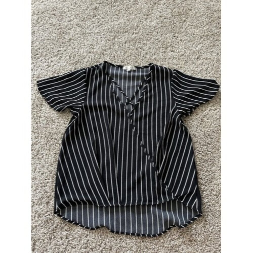 The Outfit Pullover criss cross v neck front striped size small short sleeve top